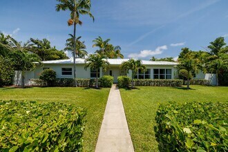 225 Russlyn Dr in West Palm Beach, FL - Building Photo - Building Photo