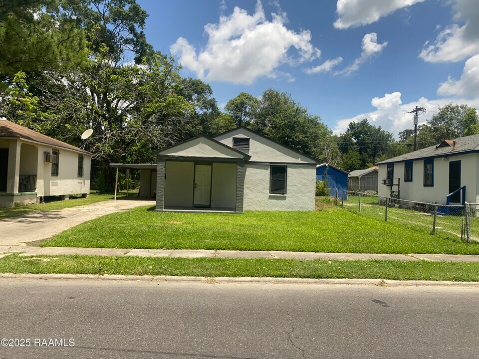 3939 Chippewa St in Baton Rouge, LA - Building Photo