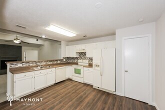 105 Caprock Dr in Arlington, TX - Foto de edificio - Building Photo