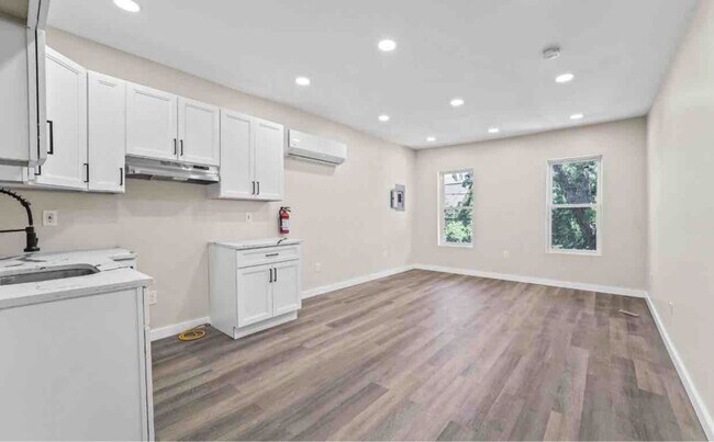 335 Spring St-Unit -2nd Floor Apartment D in Trenton, NJ - Building Photo - Building Photo