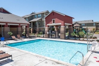 2300 Loveridge Rd in Pittsburg, CA - Building Photo - Building Photo