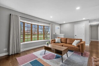 436 Springhill Dr in Roselle, IL - Building Photo - Building Photo