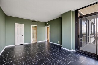 15 Greenway Plz in Houston, TX - Building Photo - Building Photo