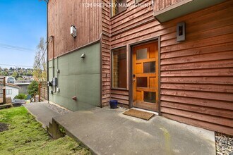 4012 23rd Ave SW in Seattle, WA - Building Photo - Building Photo
