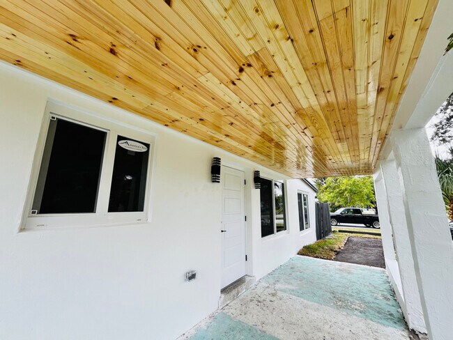 1612 E River Dr in Margate, FL - Building Photo - Building Photo