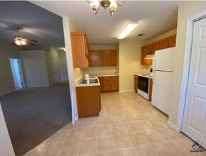 116 Enlish Dr in Bonaire, GA - Building Photo - Building Photo