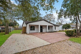 1721 Jones St in Rosenberg, TX - Building Photo - Building Photo