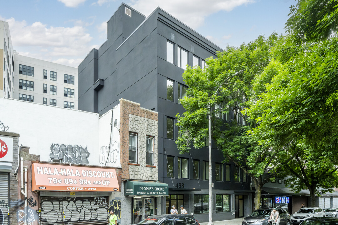 488 Marcus Garvey Blvd in Brooklyn, NY - Building Photo