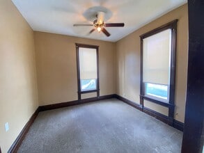 508 W Oakland Ave in Bloomington, IL - Building Photo - Building Photo