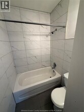 2250 Howard Ave in Windsor, ON - Building Photo - Building Photo