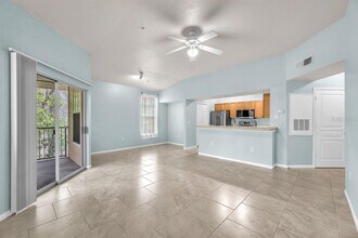 5125 Palm Springs Blvd in Tampa, FL - Foto de edificio - Building Photo