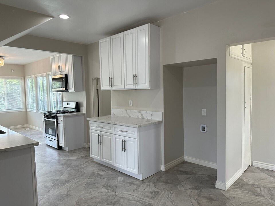 182 S Rancho Ave in San Bernardino, CA - Building Photo