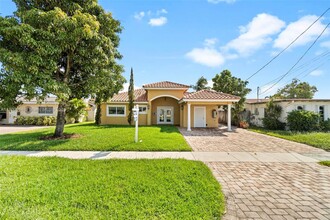 947 Nautilus Isle in Dania Beach, FL - Building Photo - Building Photo