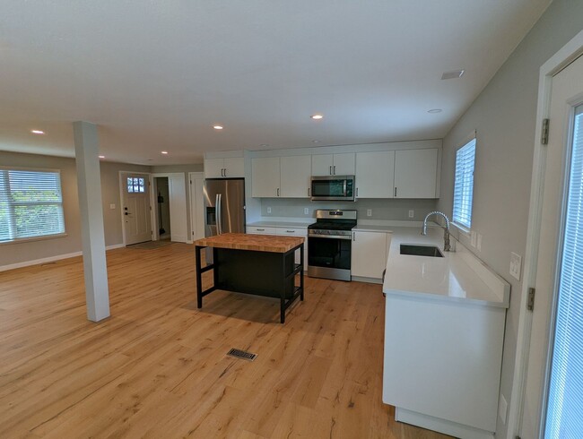 610 Maywood Ln in Fircrest, WA - Building Photo - Building Photo