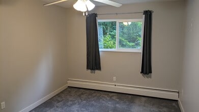 202 Westhill Pl in Port Moody, BC - Building Photo - Building Photo