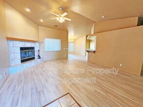 3280 E Winery Rd in Pahrump, NV - Building Photo - Building Photo