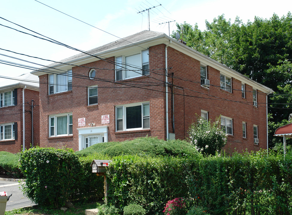 31 Hillside Ave in Elmsford, NY - Building Photo