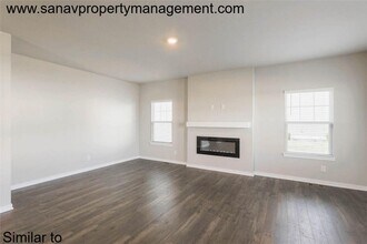 2404 SW Plaza Pkwy in Ankeny, IA - Foto de edificio - Building Photo