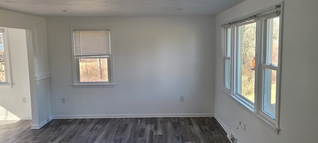 18 Eden St, Unit 18 Eden St in Millis-Clicquot, MA - Building Photo - Building Photo