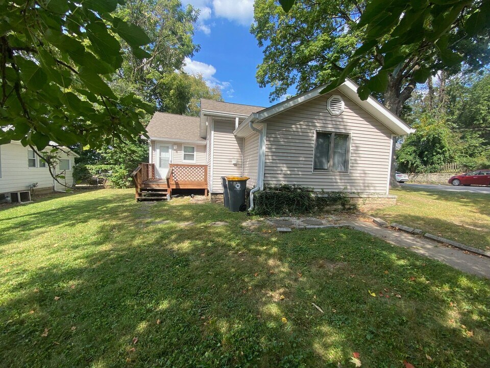 115 1/2 E 16th St in Bloomington, IN - Building Photo