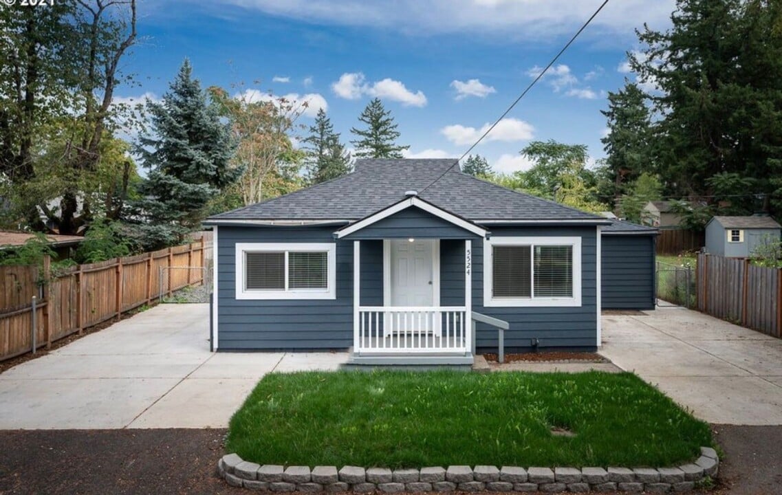 5524 SE 115th Ave in Portland, OR - Building Photo