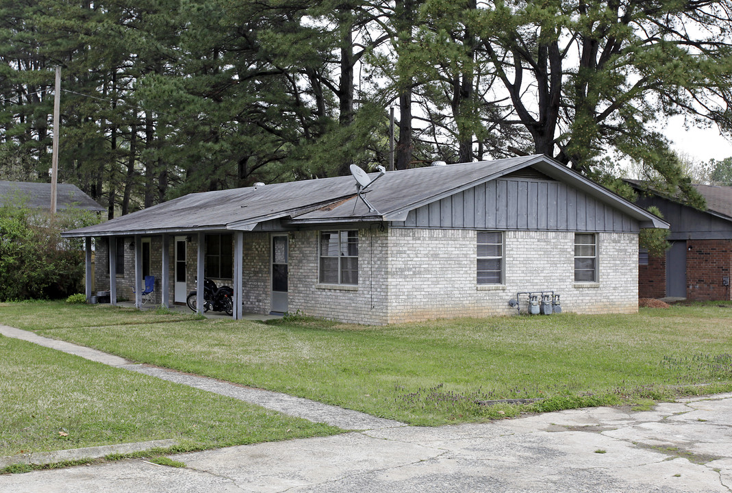 1300 Plummer Dr in Jacksonville, AR - Foto de edificio