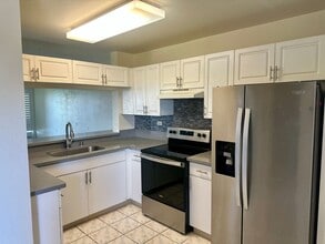 3075 Ala Poha Pl in Honolulu, HI - Building Photo - Building Photo