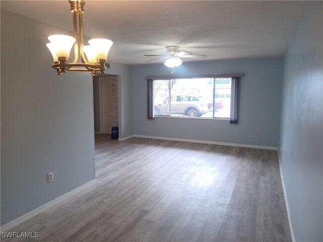 property at 1915 W Lakeview Blvd