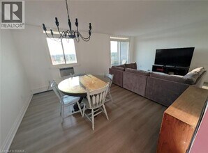 640 West St in Brantford, ON - Building Photo - Building Photo