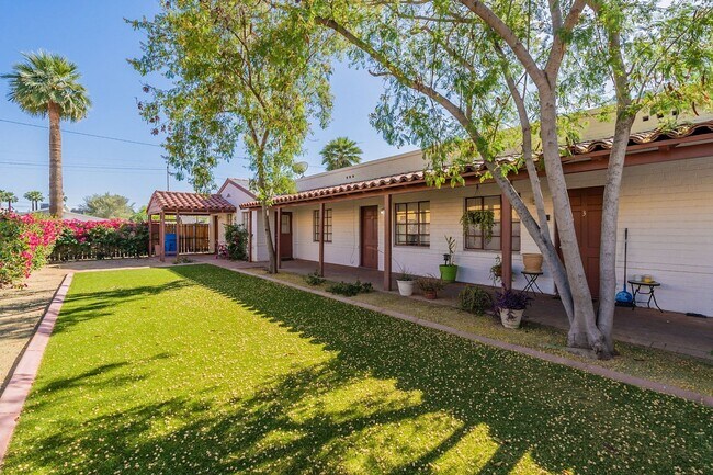 property at 928 W McDowell Rd