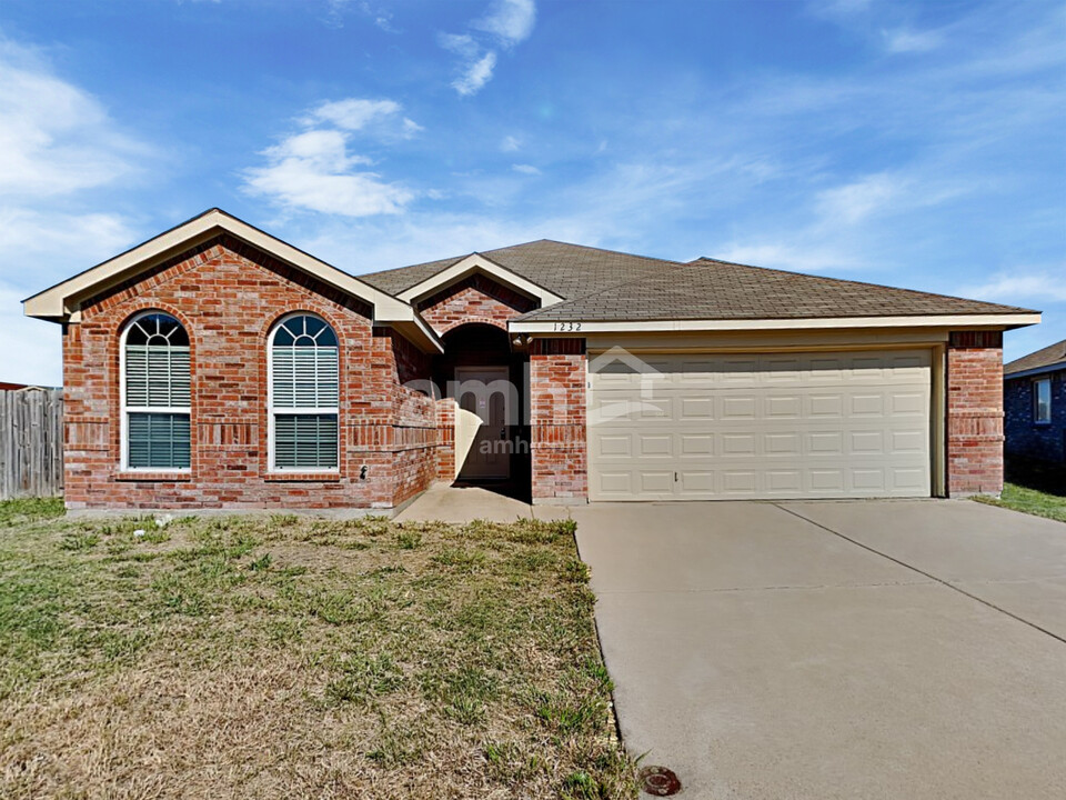 1232 Rosedale Springs Ln in Fort Worth, TX - Building Photo