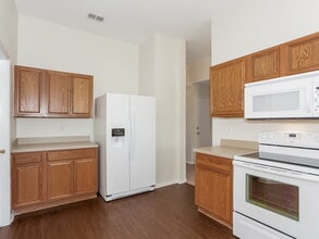 11008 Briaroaks Dr in Fort Worth, TX - Building Photo - Building Photo