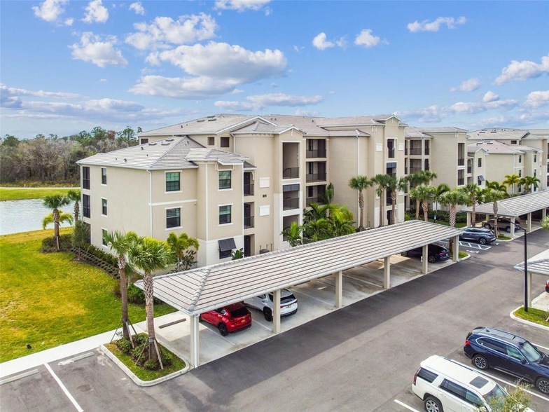 18114 Gawthrop Dr, Unit 106 in Bradenton, FL - Foto de edificio