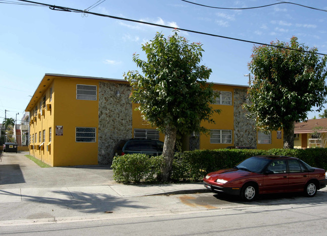 820 SW 5th St in Miami, FL - Building Photo - Building Photo