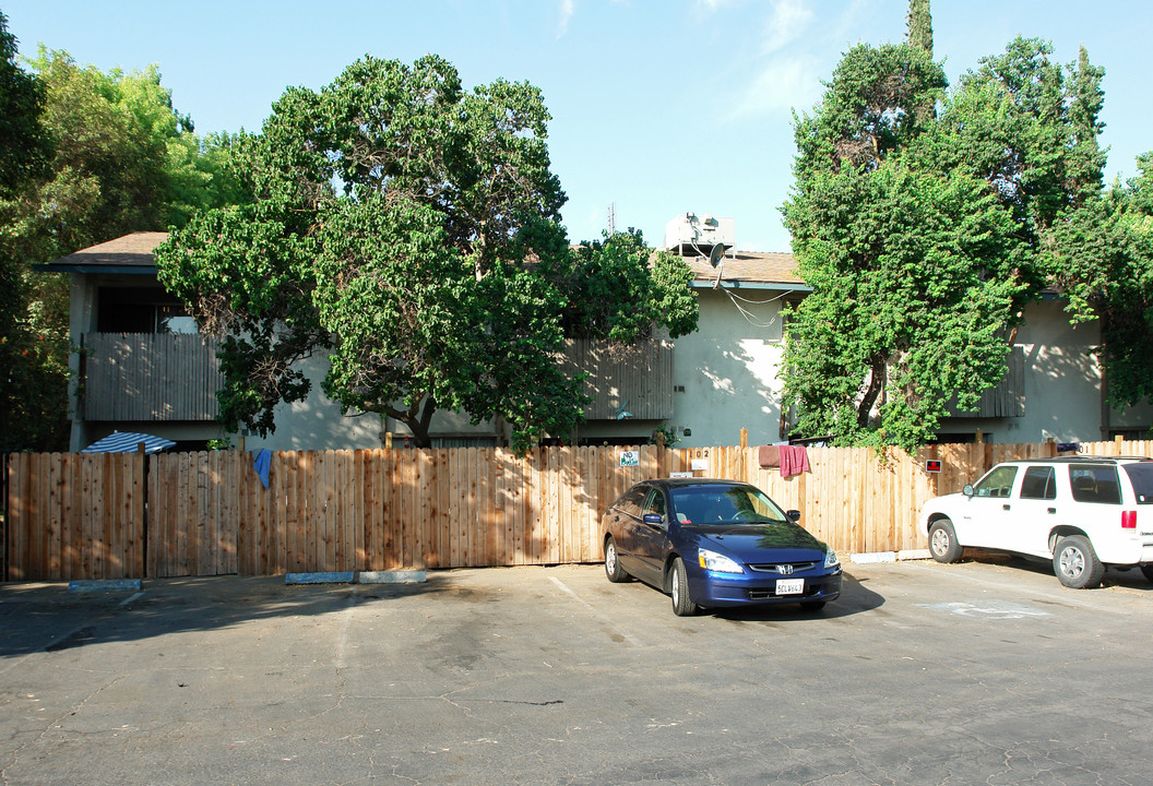 Las Palmas Apartments in Fresno, CA - Building Photo