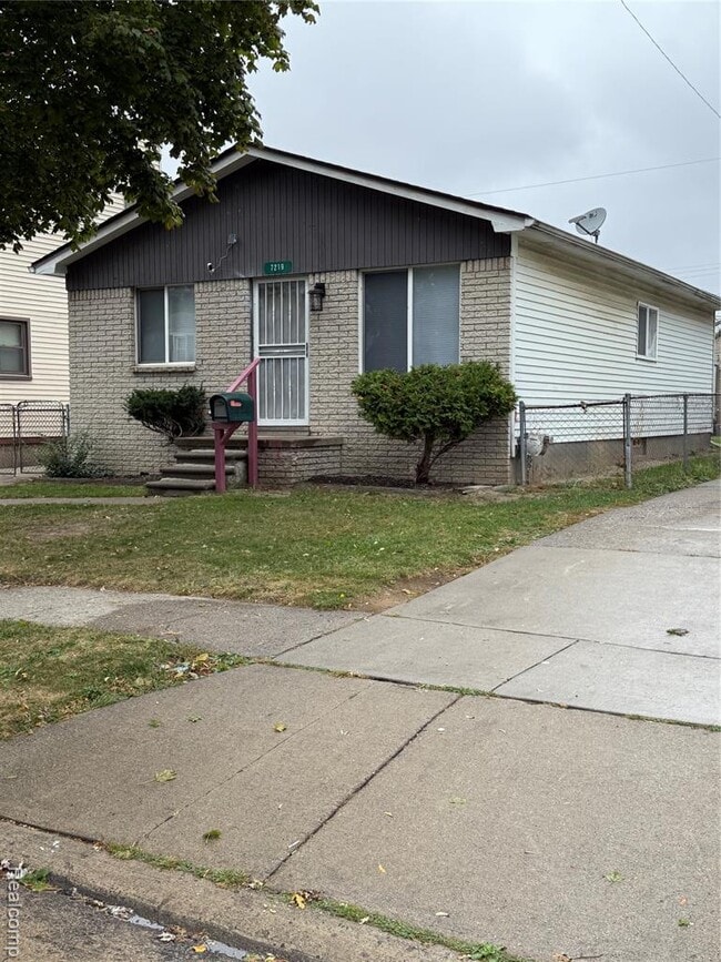 7219 Hupp Ave in Warren, MI - Building Photo - Building Photo