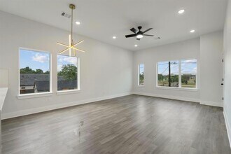 8114 Double in Houston, TX - Building Photo - Building Photo