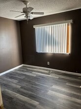 14561 Victor Dr in Moreno Valley, CA - Foto de edificio - Building Photo