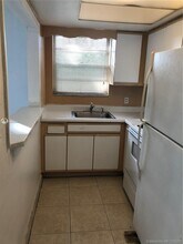 6237 Polk St-Unit -1 in Hollywood, FL - Building Photo - Building Photo