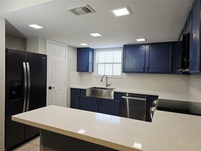 14911 Wunderlich Dr in Houston, TX - Building Photo - Building Photo