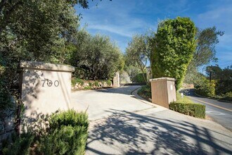 700 E Mountain Dr in Montecito, CA - Building Photo - Building Photo