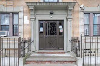 922 Leggett Ave in Bronx, NY - Building Photo - Building Photo