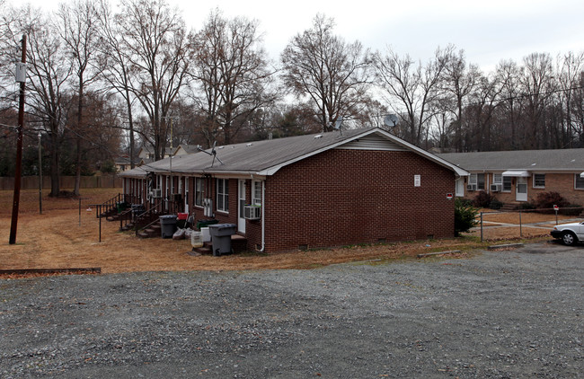 Rollins Apartments in Charlotte, NC - Building Photo - Building Photo