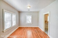 302 S Flood Ave photo'