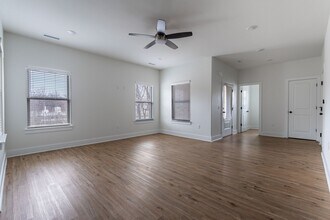 2045 N Sunshine Rd in Fayetteville, AR - Building Photo - Building Photo