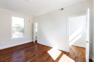 117 Centre St, Unit 2 in Boston, MA - Foto de edificio - Building Photo