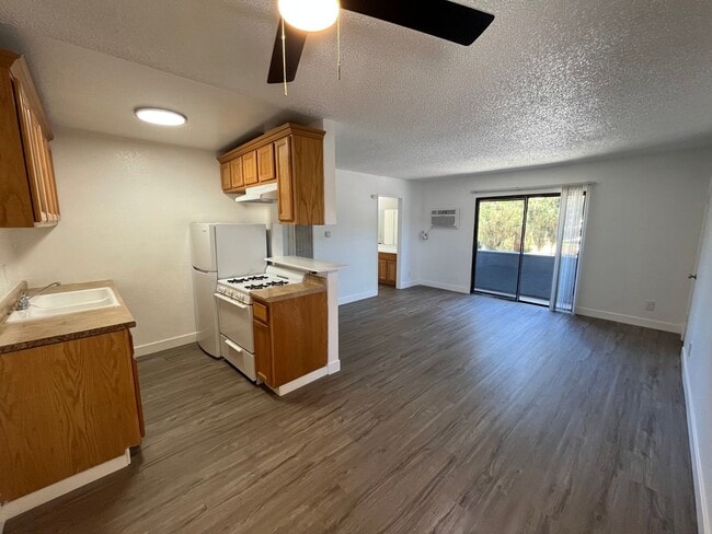 18416 Halsted St in Los Angeles, CA - Building Photo - Building Photo