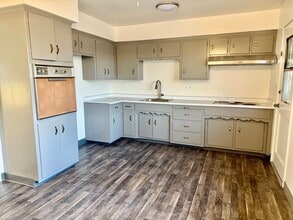 2849-2849 Sweet Way in Sacramento, CA - Building Photo - Building Photo