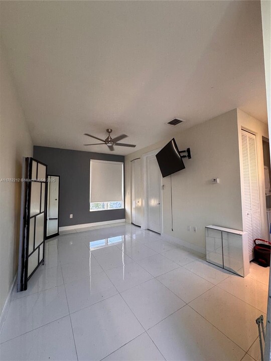 10334 NW 66th St in Doral, FL - Building Photo