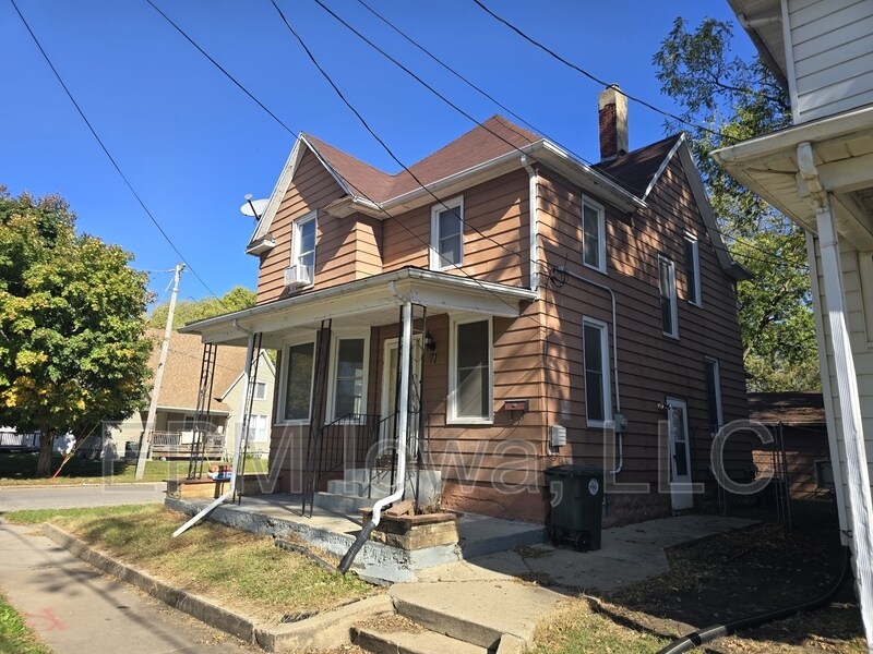 71 Lafayette St in Waterloo, IA - Foto de edificio